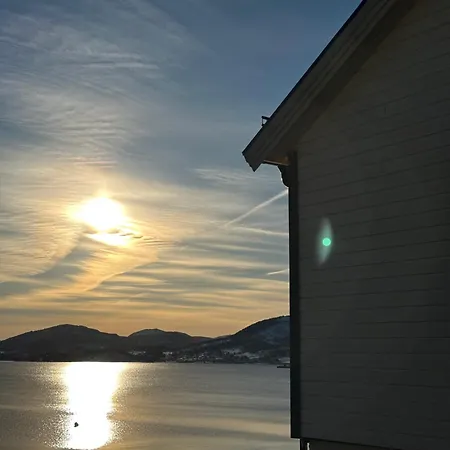 Apartmán House By The Fjord And Mountains