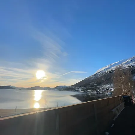 House By The Fjord And Mountains * Bogen (Nordland)