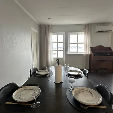 House By The Fjord And Mountains Appartement