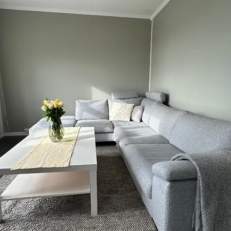Appartement House By The Fjord And Mountains