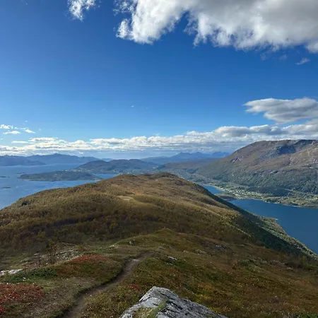 House By The Fjord And Mountains Appartement